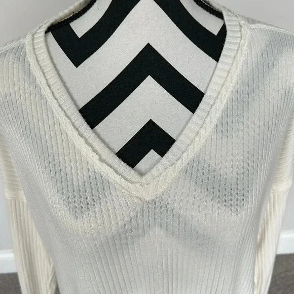 White Fable Cream Long Sleeve Ribbed Sweater Sz XS - Picture 3 of 7